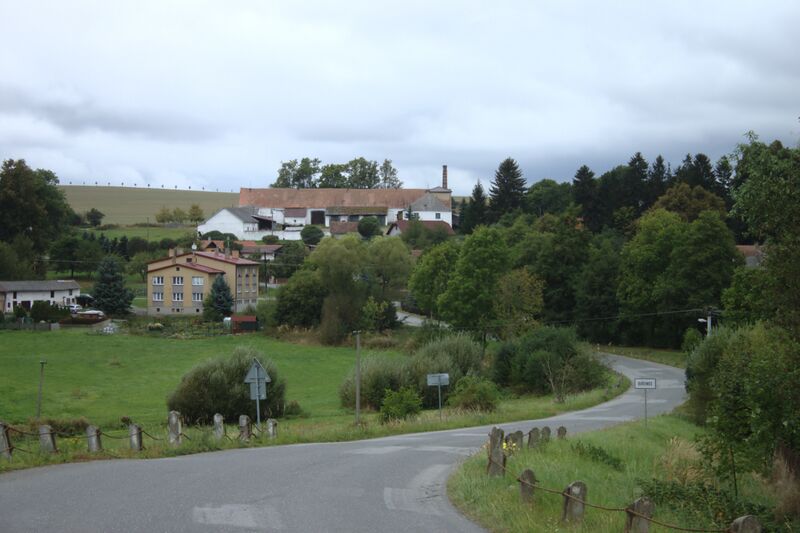 ملف:Buřenice, zatáčka II.jpg