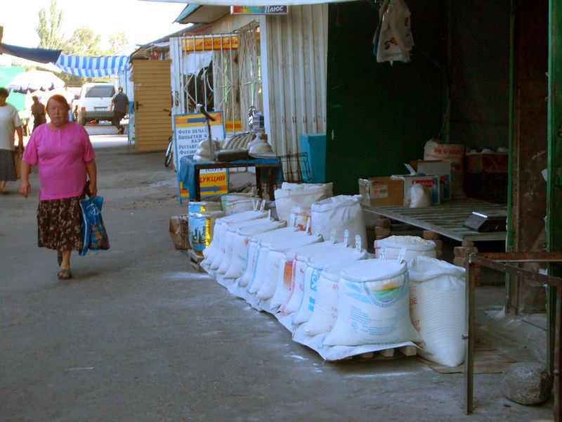ملف:E8088-Alamudun-Bazaar-flour-vendor.jpg