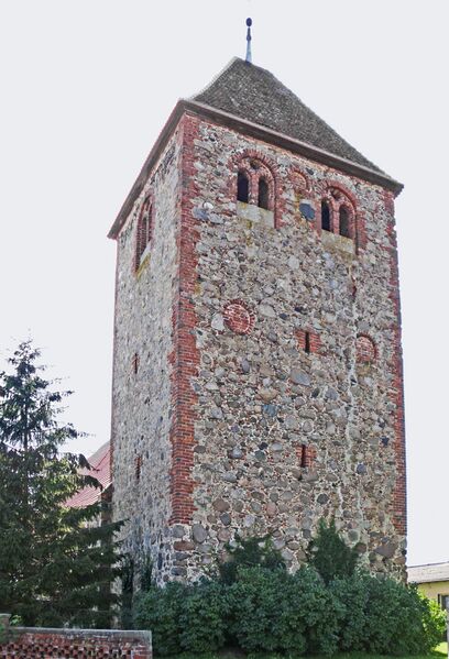 ملف:Kirche quitzow 2.JPG