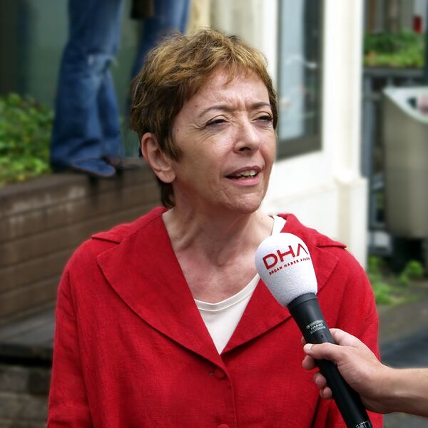 ملف:Lale Akgün Demonstration Ehrenfeld-Moschee.jpg