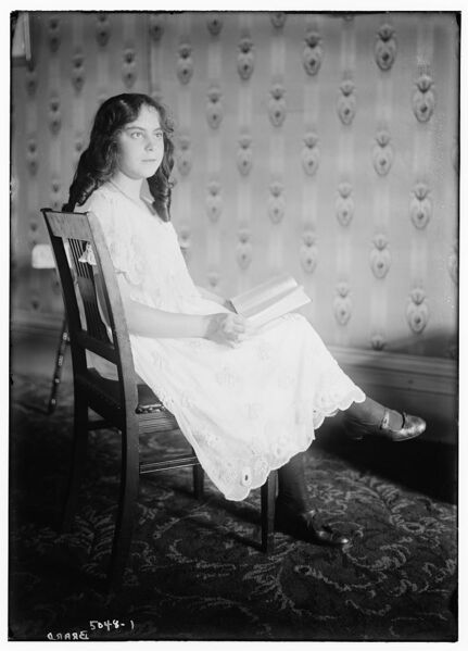 ملف:Magdeleine Brard circa 1919.jpg