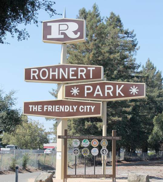 ملف:RohnertParkTFCSign 12399.png