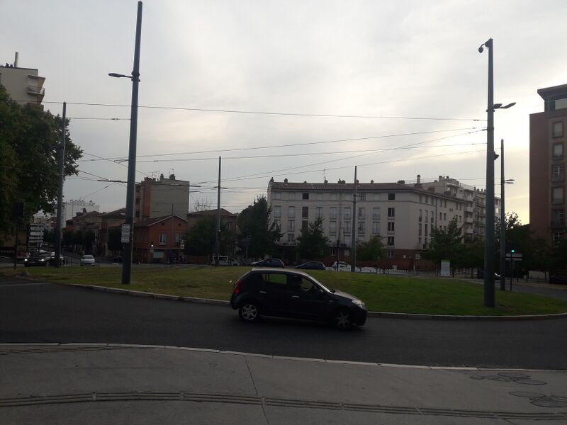 ملف:Rond-point de Catalogne.jpg