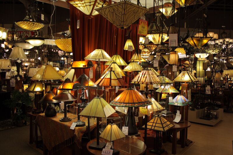 ملف:Wide array of lamps.jpg