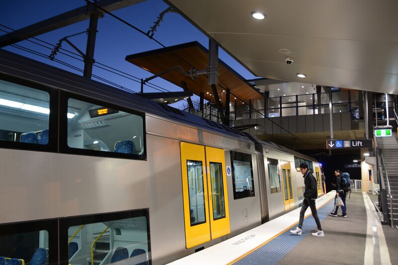 ملف:(1)Cheltenham Station-3.jpg