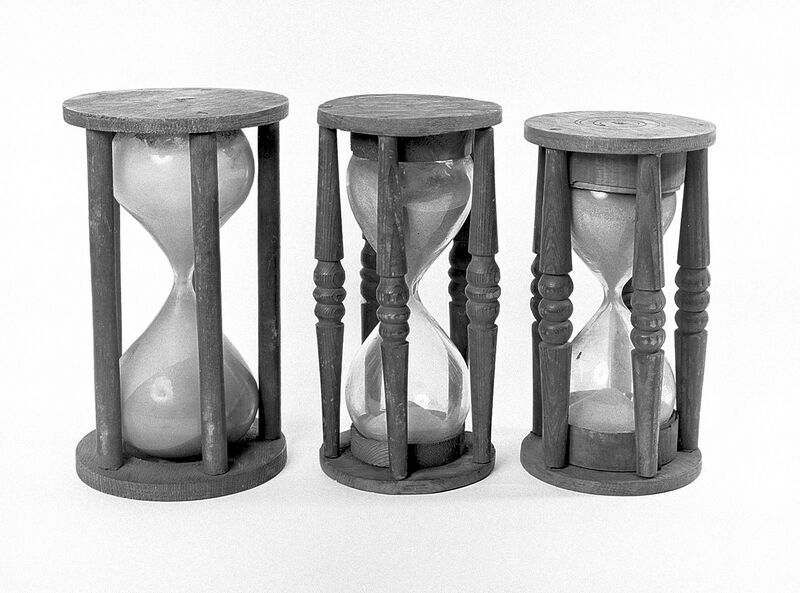 ملف:3 Hourglasses Wellcome L0011331.jpg