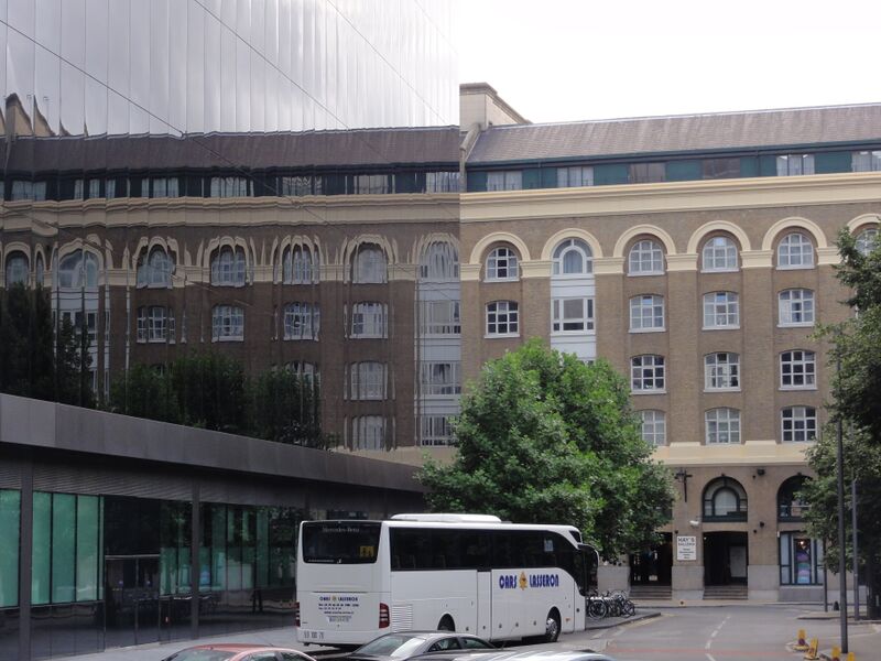 ملف:Building reflection.jpg