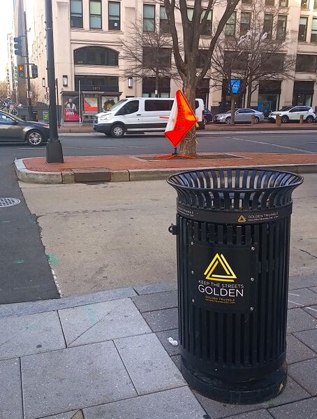 ملف:Golden Triangle trash can.jpg