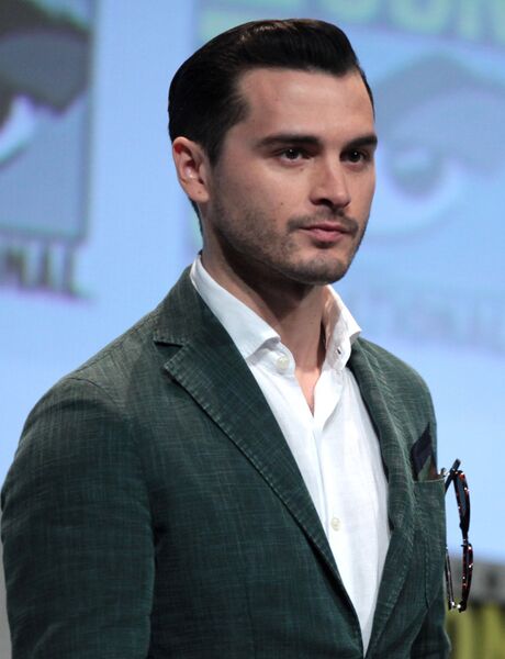 ملف:Michael Malarkey.jpg