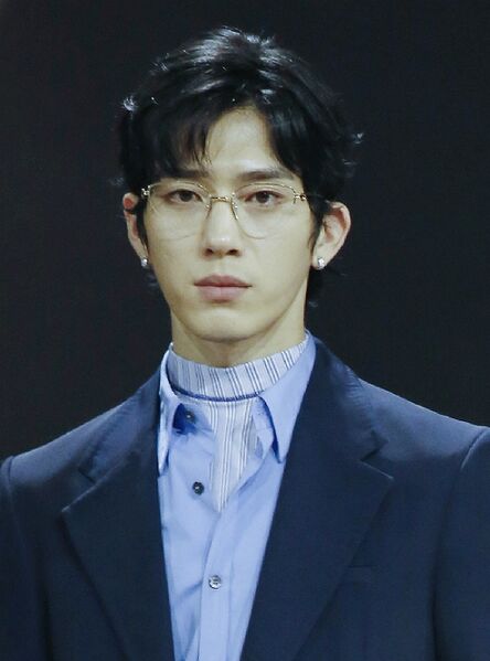 ملف:20200111微博之夜 井柏然.jpg