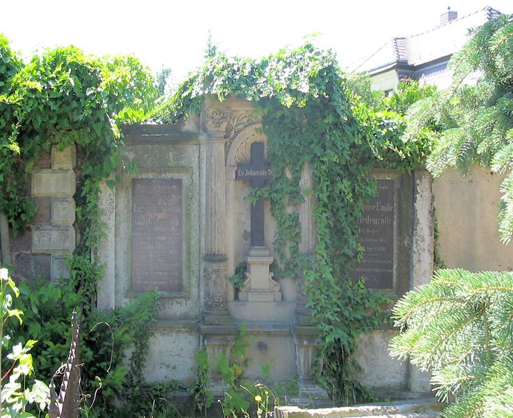 ملف:Radebeul Dedenroth Grabmal.jpg