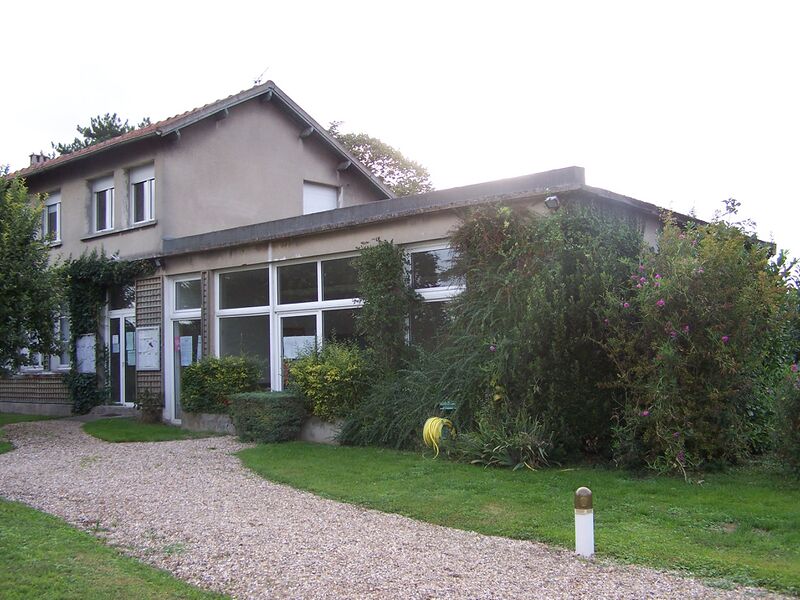 ملف:Rennemoulin Mairie.JPG