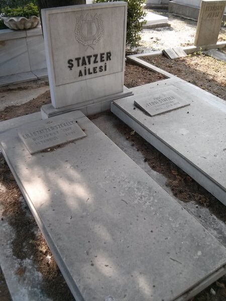 ملف:Ştatzer mezar.jpg