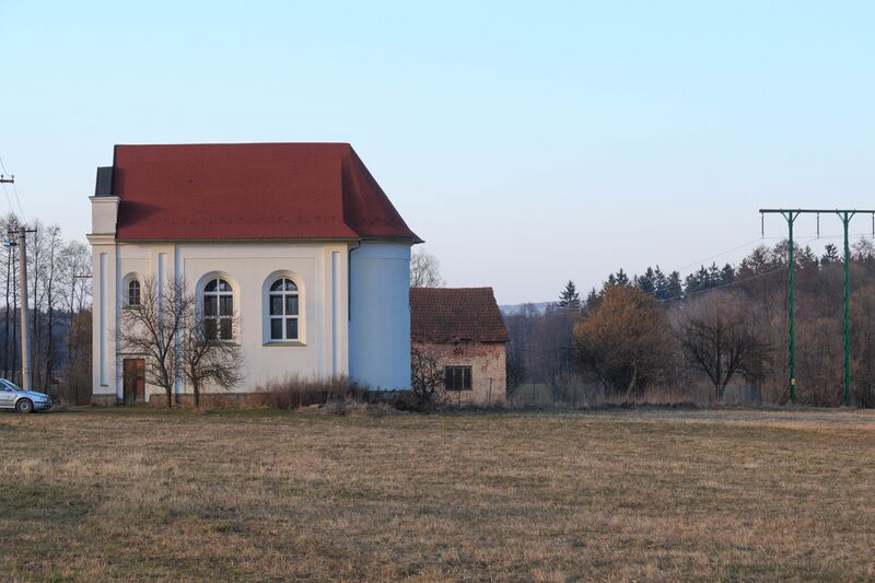 ملف:Bývalý kostelík v Zádolce.jpg