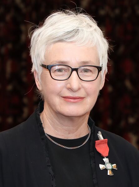 ملف:Christina Barton MNZM (cropped).jpg