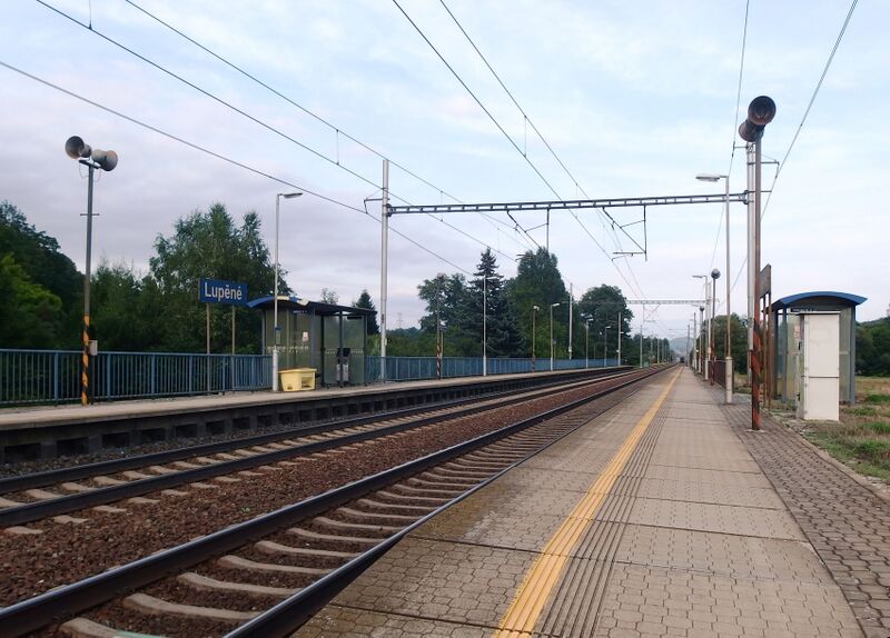 ملف:Lupěné, železniční zastávka (2).jpg
