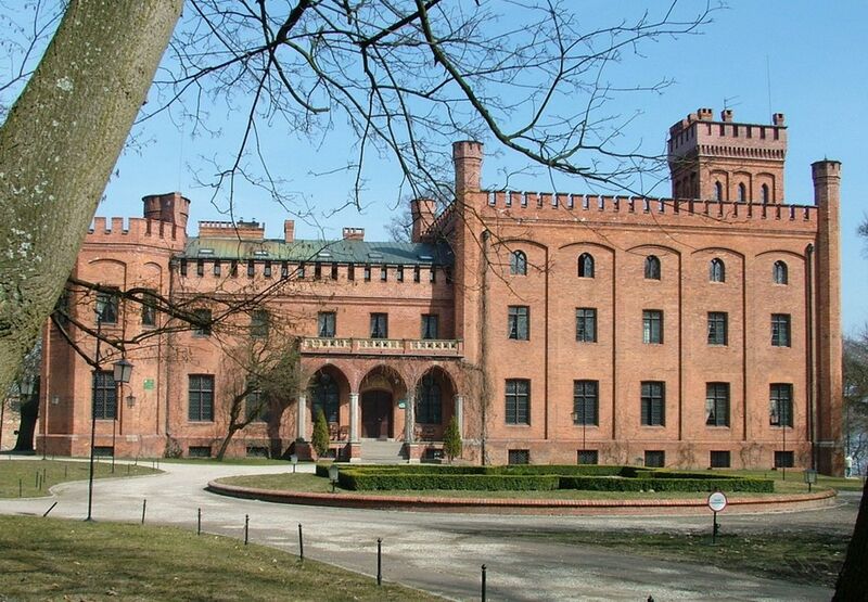 ملف:Rzucewo Pałac.jpg