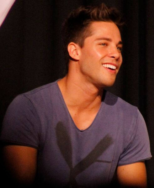 ملف:Dean Geyer Ana Rivas.jpg