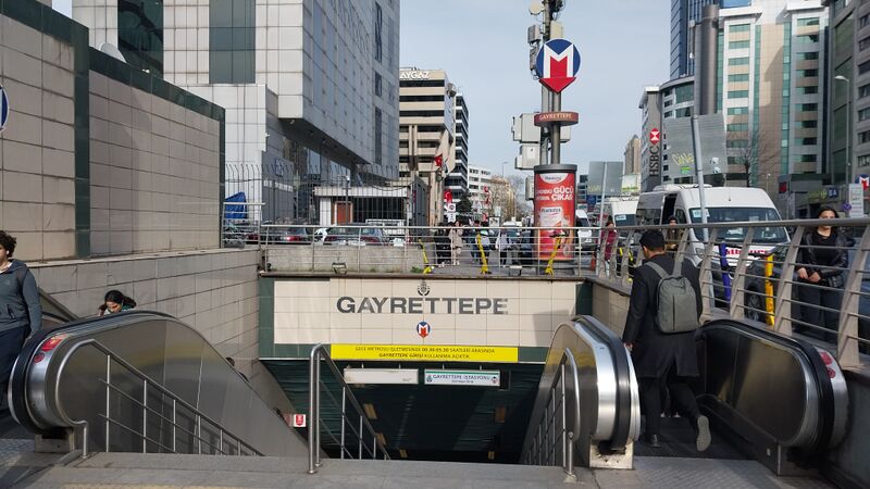 ملف:M2 Gayrettepe Station (1).jpg