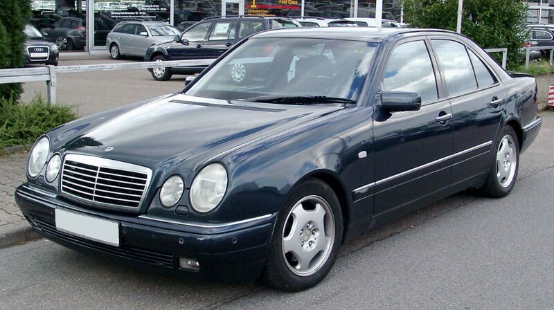 ملف:Mercedes-Benz W210 front 20080809.jpg