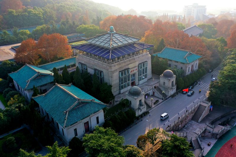 ملف:Wuhan University Administration Building.jpg