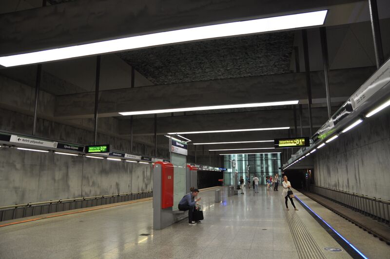 ملف:Budapest, metró 4, Újbuda-központ.jpg