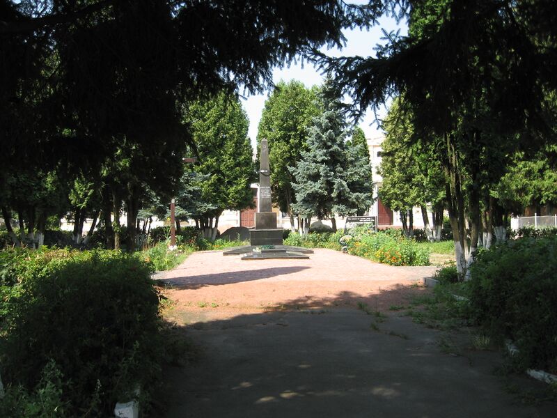 ملف:Nova Borova Monument.jpg