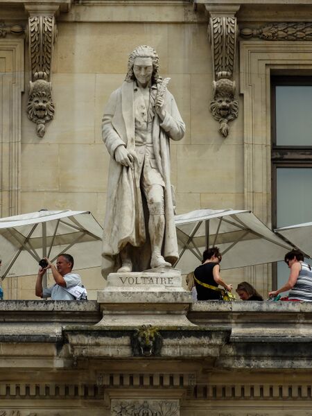 ملف:Voltaire statue.jpg