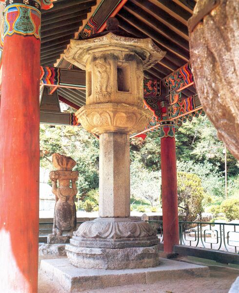 ملف:보은 법주사 사천왕 석등.jpg