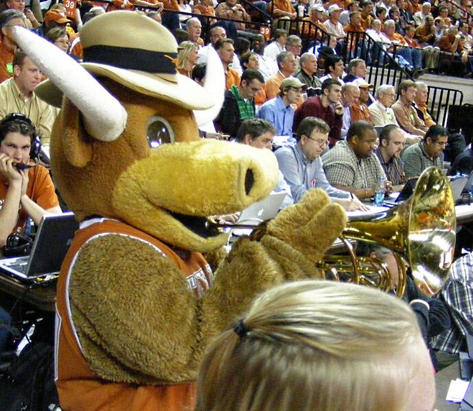 ملف:Hookem-UT-vs-KU-Feb-11-08.jpg