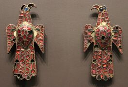 Eagle-like fibulae from Alovera (es)