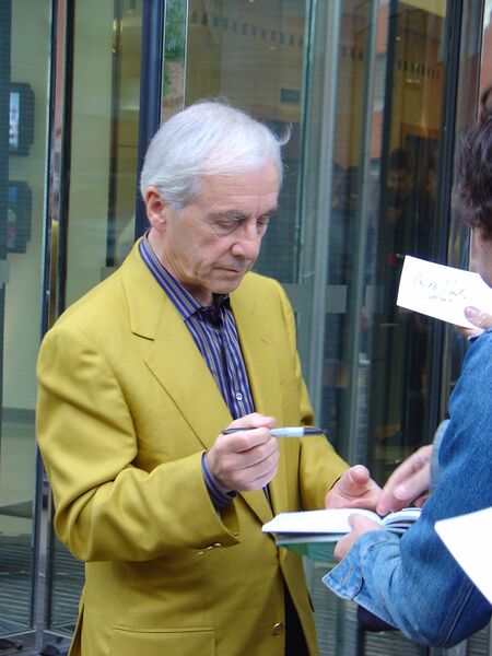ملف:Andrew sachs.jpg