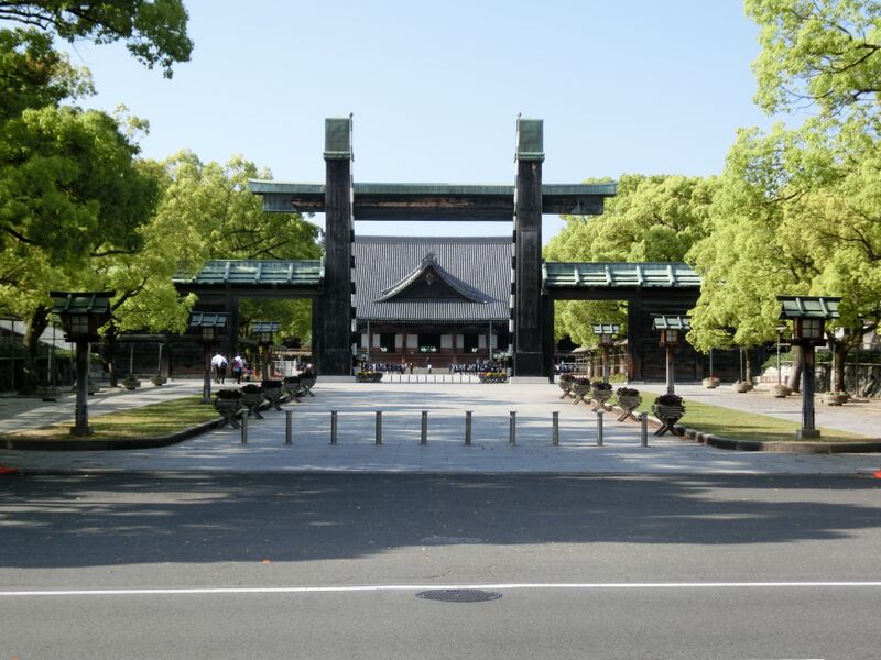 ملف:Entrance to Tenrikyo Headquarter.JPG