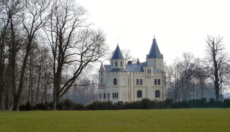 ملف:Schloss Luetzow.jpg
