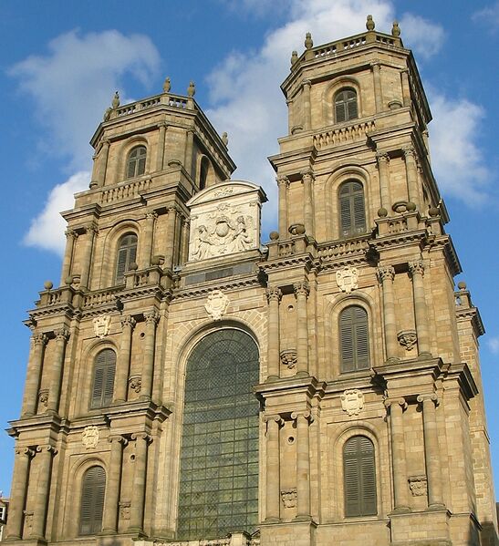 ملف:Cathedral Rennes.jpg