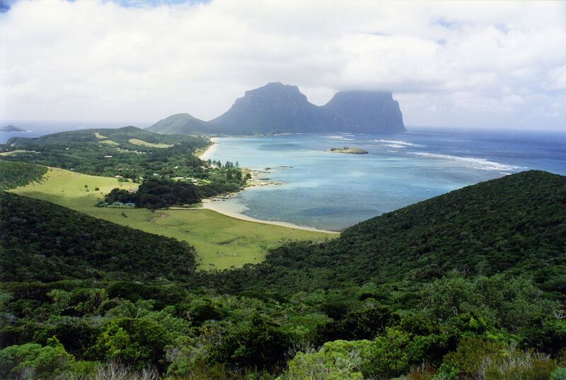 ملف:LordHoweIslandFromKimsLookout.jpg
