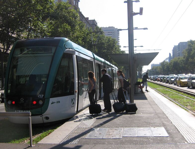 ملف:Trambaix Francesc Macià.jpg
