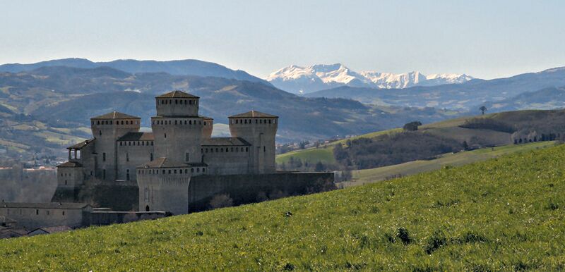 ملف:Castello di Torrechiara.JPG