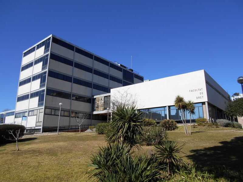 ملف:Facultat Dret.JPG