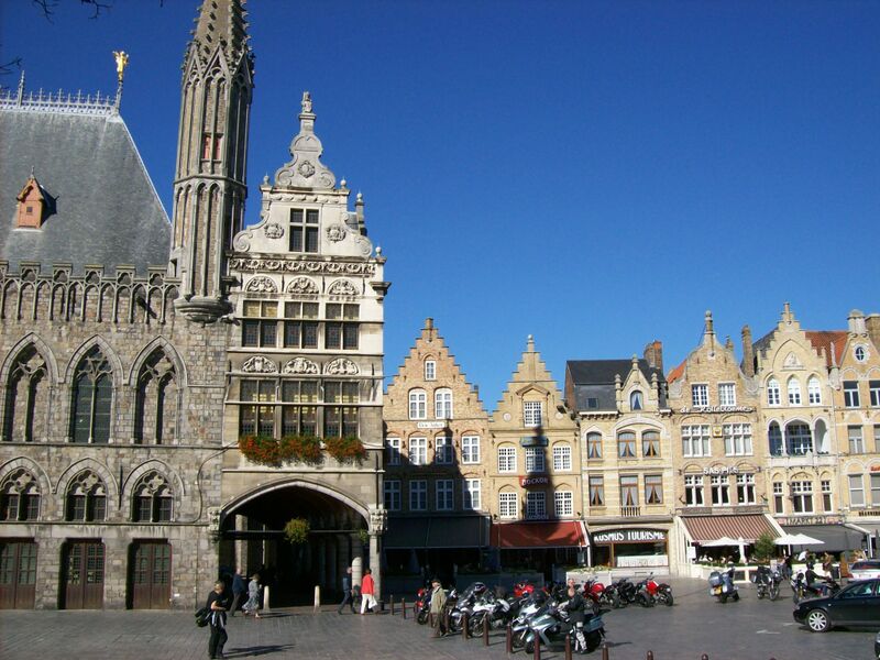 ملف:Grote Markt, Ieper.jpg