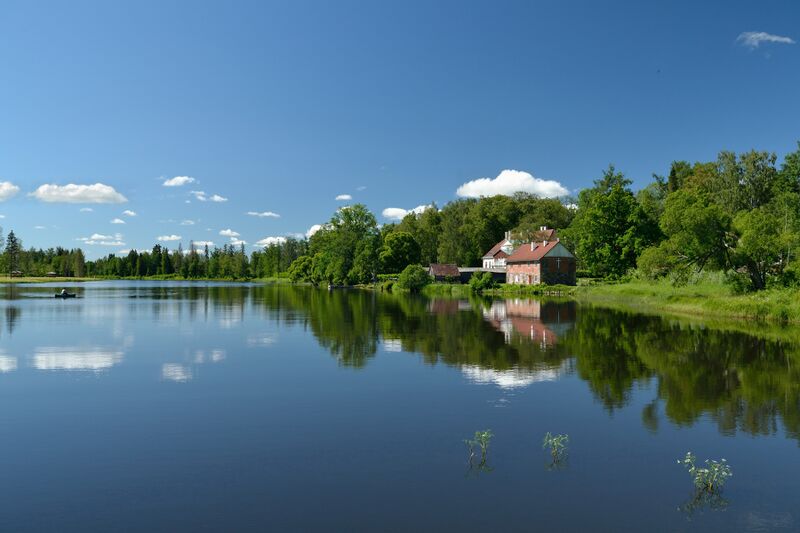 ملف:Hellenurme järv (Elva jõgi).jpg
