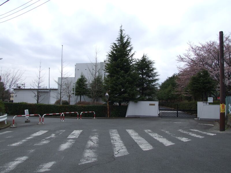 ملف:Keio Hirayama Learning Center.jpg