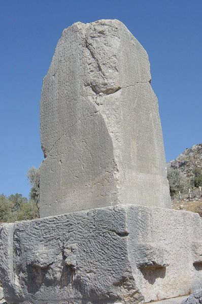 ملف:Lycian inscription at Xanthos.jpg