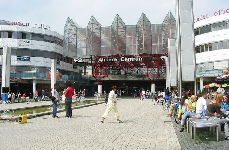 ملف:Station Almere centraal.JPG