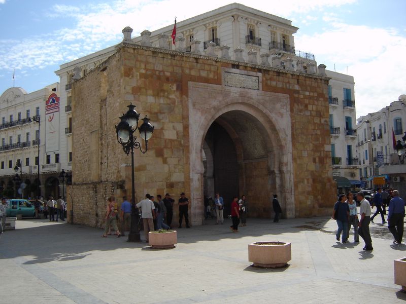 ملف:Tunis Bab El Bhar.JPG