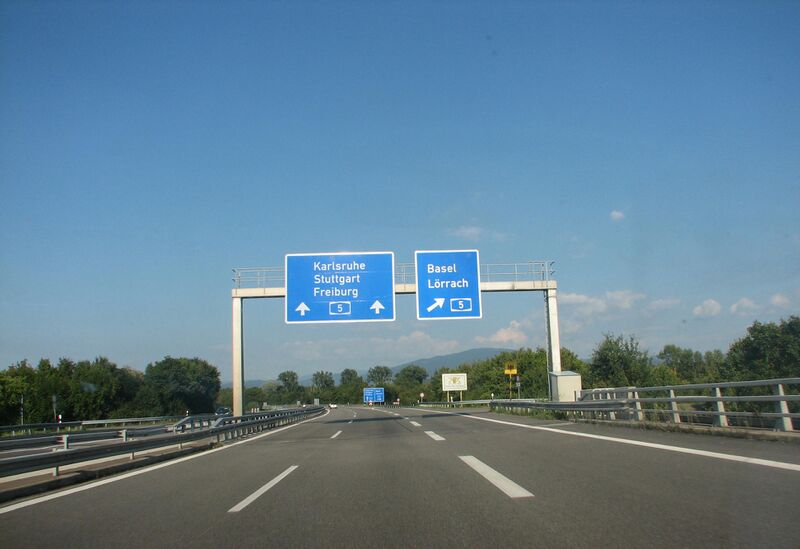 ملف:Dreieck Neuenburg (2012).JPG