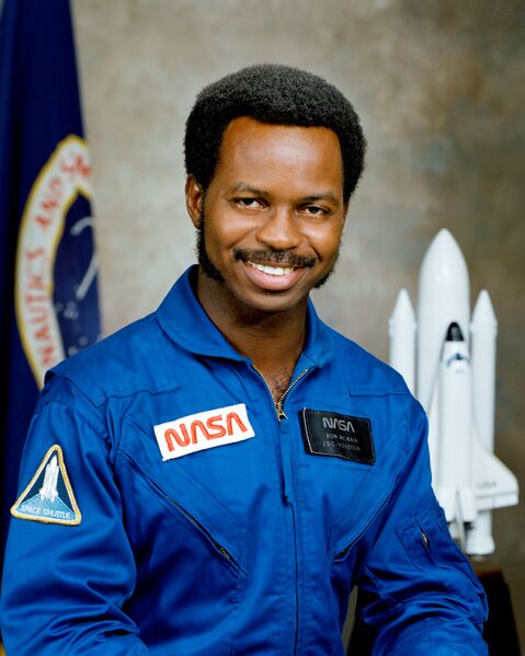ملف:Ronald McNair (S78-35300).jpg