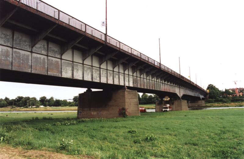 ملف:2000 07 13 Flügelwegbrücke.jpg