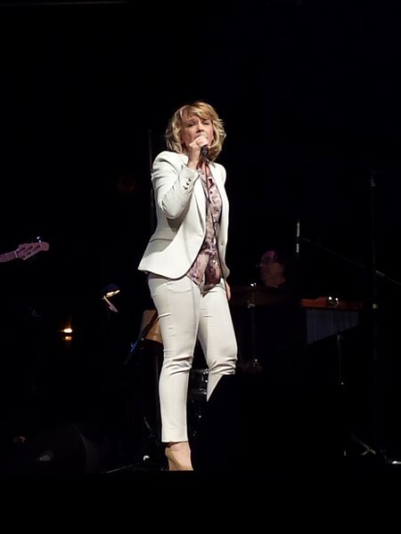 ملف:Martine St-Clair.jpg