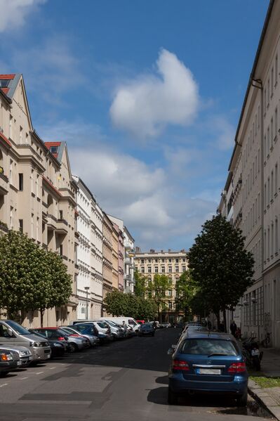 ملف:Rheinsberger Straße Berlin Mitte.jpg